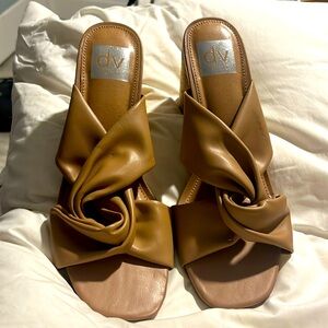 Dolce Vida sandels